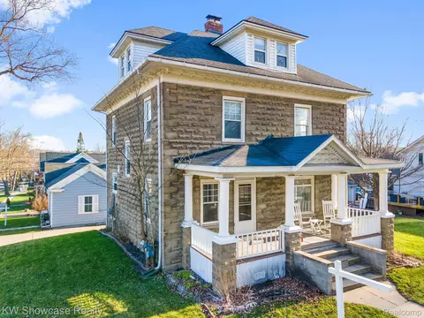 322 E Commerce St, Milford, MI 48381