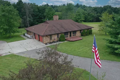 11290 Faussett Rd, Tyrone, MI 48430