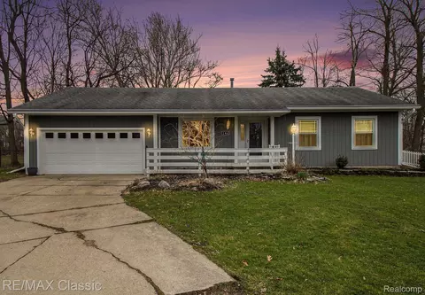 294 Cheriton St, Walled Lake, MI 48390