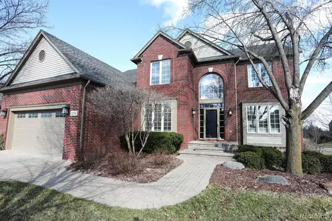 1216 Letica Dr, Rochester, MI 48307