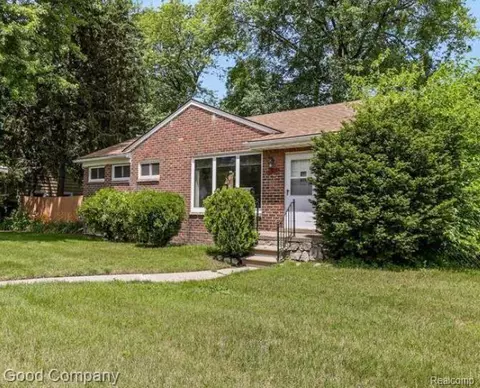 8400 Oak Park Blvd, Oak Park, MI 48237