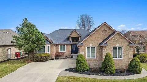 54660 Berryfield Dr, Macomb, MI 48042