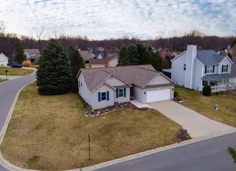 2351 Summit Cedar Dr, Oceola, MI 48855