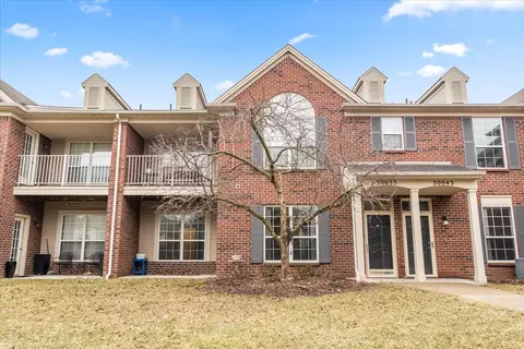 30035 Fox Run Cir, Warren, MI 48092