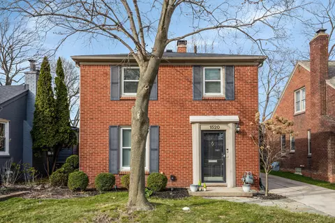 1520 Hampton Rd, Grosse Pointe Woods, MI 48236