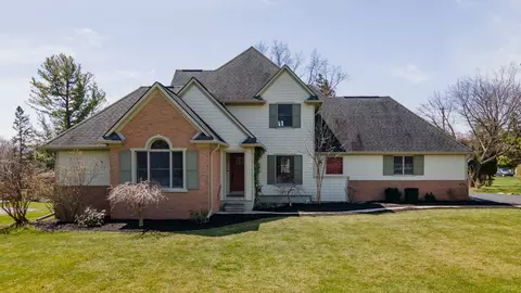 411 Cherry Tree Ln, Rochester Hills, MI 48306