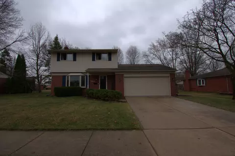 16446 Country Club Dr, Livonia, MI 48154
