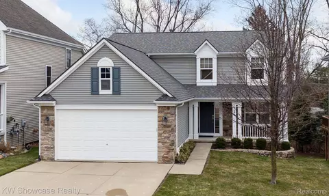 178 Turnberry Crt Ct, Milford, MI 48381