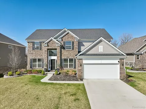 2466 Meadow Hills Dr, Pittsfield, MI 48108