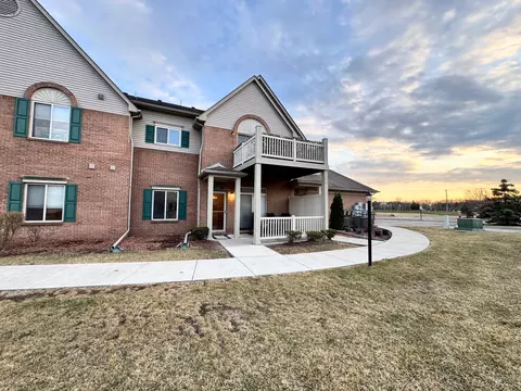 15865 Lakeside Dr #2, Southgate, MI 48195