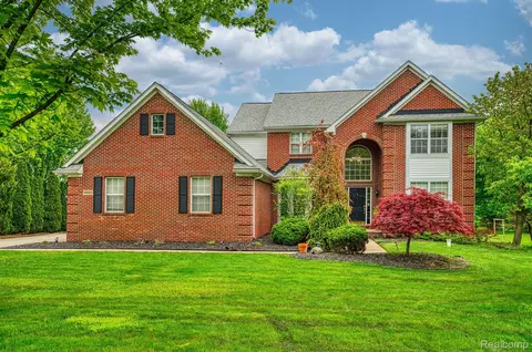 9005 Lantree Dr, Howell, MI 48855