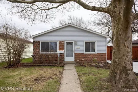 25668 Ford St, Roseville, MI 48066