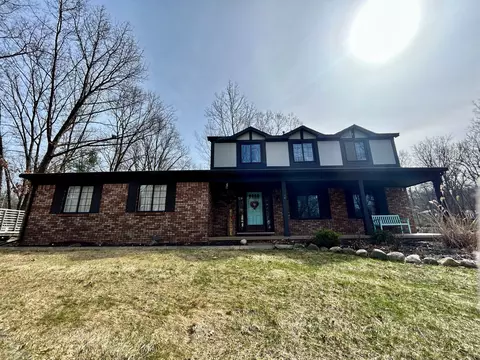 10359 Aspen Valley Dr, Tyrone, MI 48430