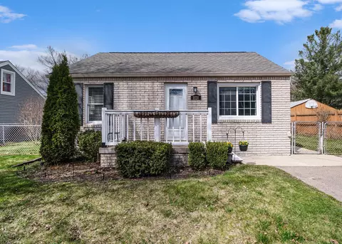1131 Birchwood Dr, Troy, MI 48083