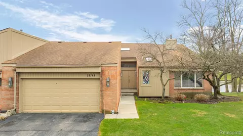36740 Tanglewood Ln, Farmington Hills, MI 48331