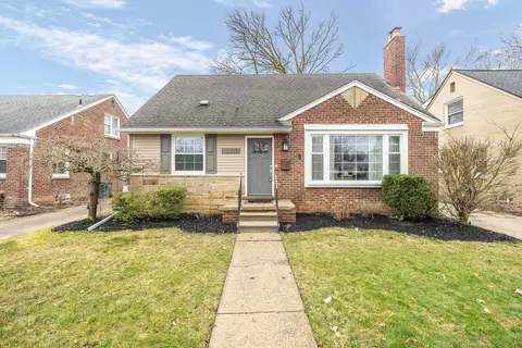 13115 Elgin Ave, Huntington Woods, MI 48070