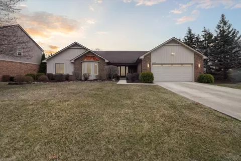 17108 Maple Hill Dr, Northville, MI 48168