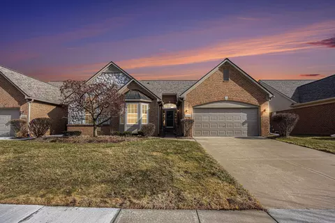 3694 Lexington Dr, Auburn Hills, MI 48326
