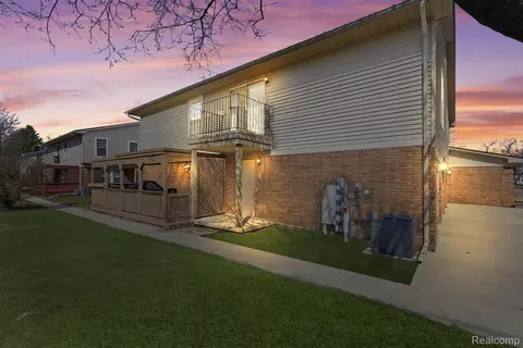 68405 Rosewood Ln, Richmond, MI 48062