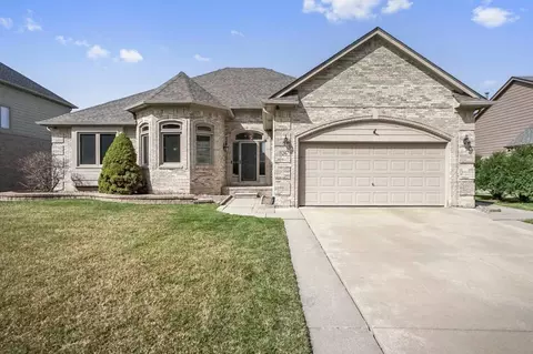 8247 Washington Woods Dr, Washington, MI 48094