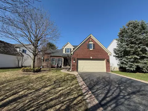 270 Franklin Lake Cir, Oxford, MI 48371