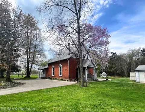 4015 Bennett Lake Rd, Tyrone, MI 48430