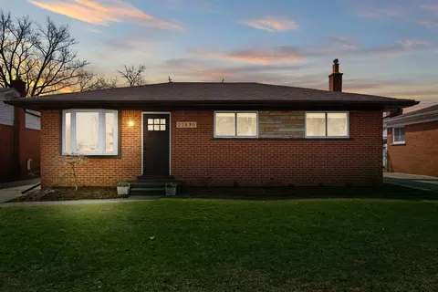22820 Violet St, Saint Clair Shores, MI 48082