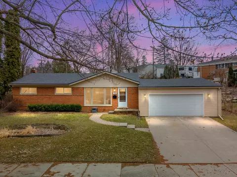 1136 Sycamore Dr, Rochester, MI 48307