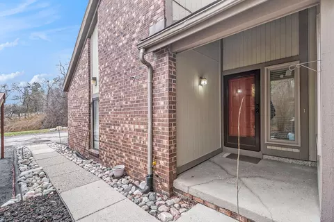 7353 Brynmawr Dr # 37, West Bloomfield, MI 48322