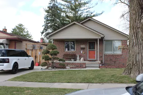 21765 Downing St, Saint Clair Shores, MI 48080