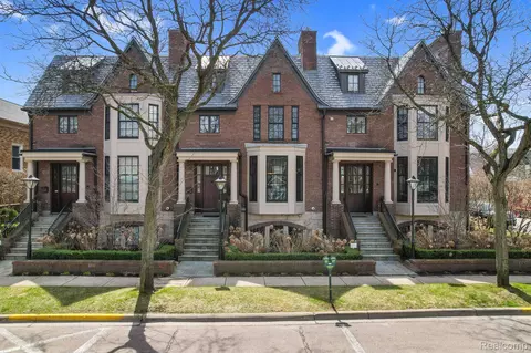 287 W Brown St, Birmingham, MI 48009