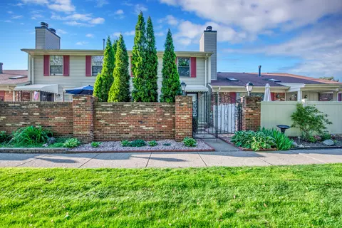 38804 Golfview Dr E, Clinton Township, MI 48038