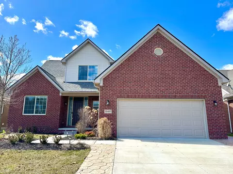 30493 Bradmore Rd, Warren, MI 48092