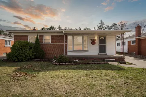 2941 Longmeadow Dr, Trenton, MI 48183