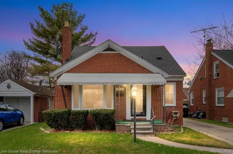 19131 Chester St, Grosse Pointe, MI 48236