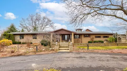 4922 Barnes Rd, Millington, MI 48746