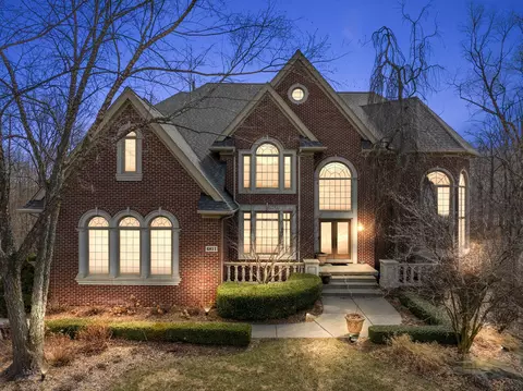 6811 Blakewood, West Bloomfield, MI 48322