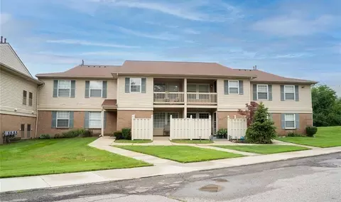 19284 Northridge Dr, Northville, MI 48167
