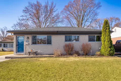 23600 Glenbrook St, Saint Clair Shores, MI 48082