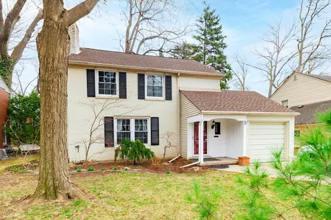 10 Byfield Ln, Dearborn, MI 48120