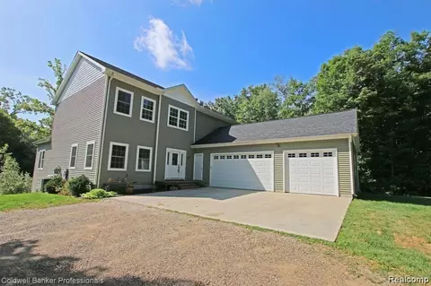 285 Timberwood Trl, Ortonville, MI 48462