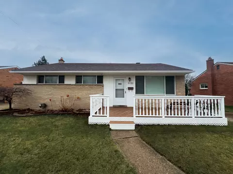 5120 Canterbury Ln, Warren, MI 48092