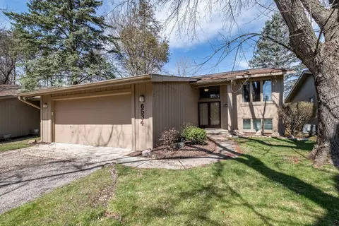 6534 Red Cedar Ln, West Bloomfield, MI 48324