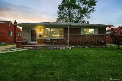 24825 Masch Ave, Warren, MI 48091