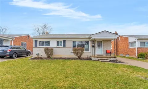 30119 Rosebriar St, Saint Clair Shores, MI 48082