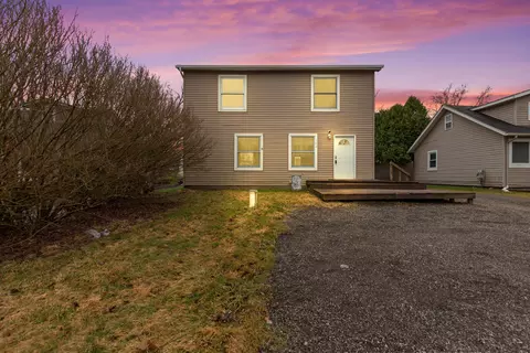 142 E Glass Rd, Brandon, MI 48462