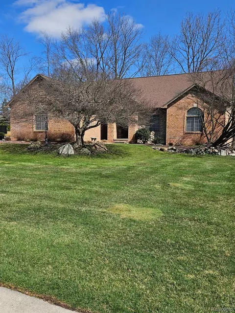 5660 Sheffield Dr, Independence, MI 48346