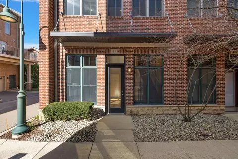 440 Lewis Crt Ct, Birmingham, MI 48009