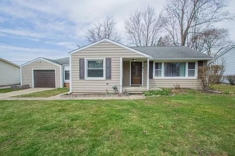 419 Almont Ave, Almont, MI 48003