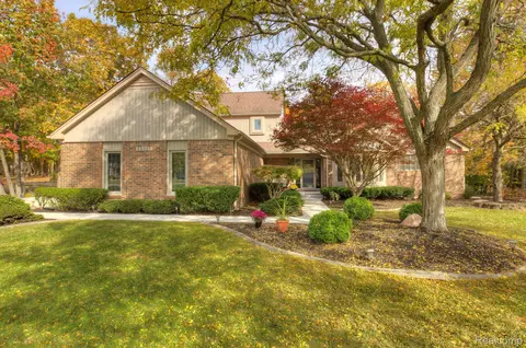 46821 Elmsmere Dr, Northville, MI 48167